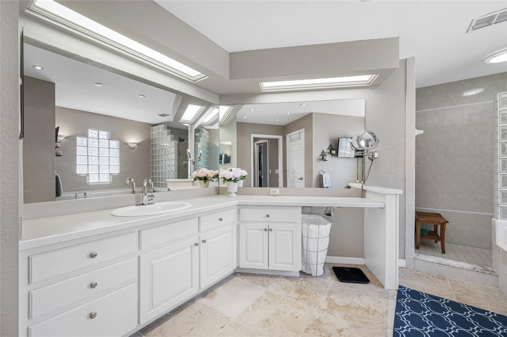 For Sale: $969,000 (5 beds, 5 baths, 2850 Square Feet)