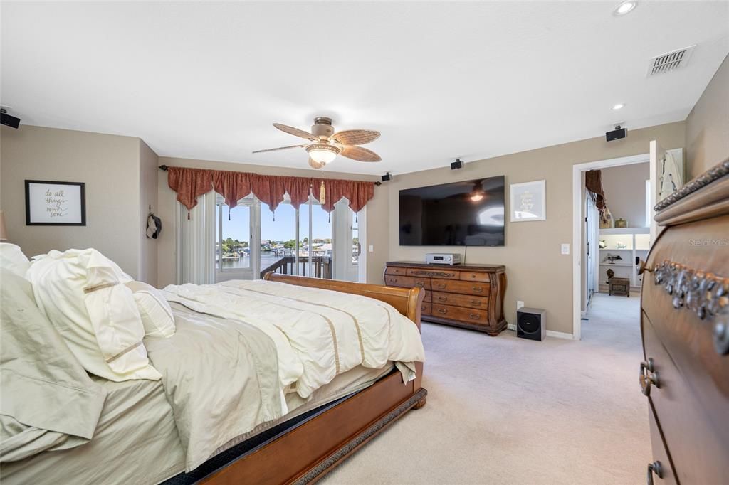 For Sale: $969,000 (5 beds, 5 baths, 2850 Square Feet)