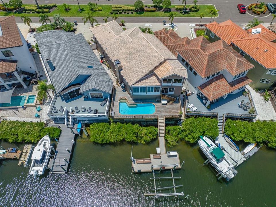 For Sale: $969,000 (5 beds, 5 baths, 2850 Square Feet)