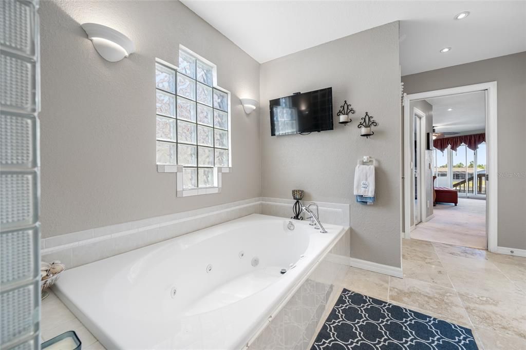 For Sale: $969,000 (5 beds, 5 baths, 2850 Square Feet)