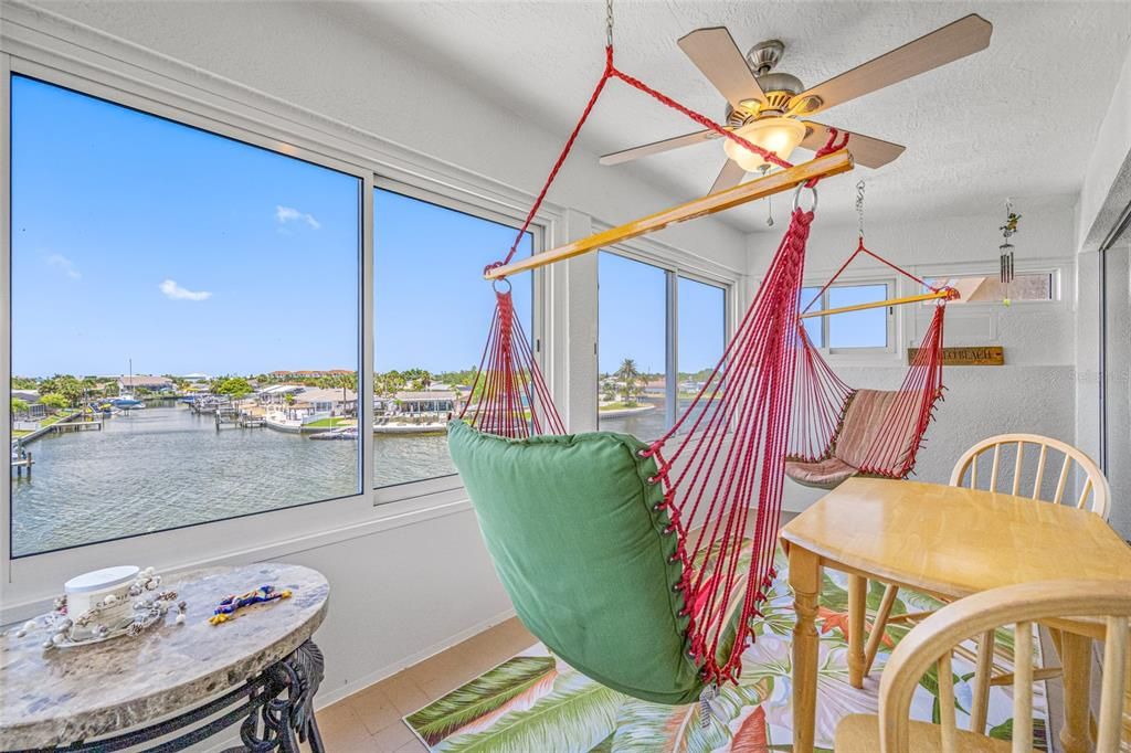 For Sale: $969,000 (5 beds, 5 baths, 2850 Square Feet)