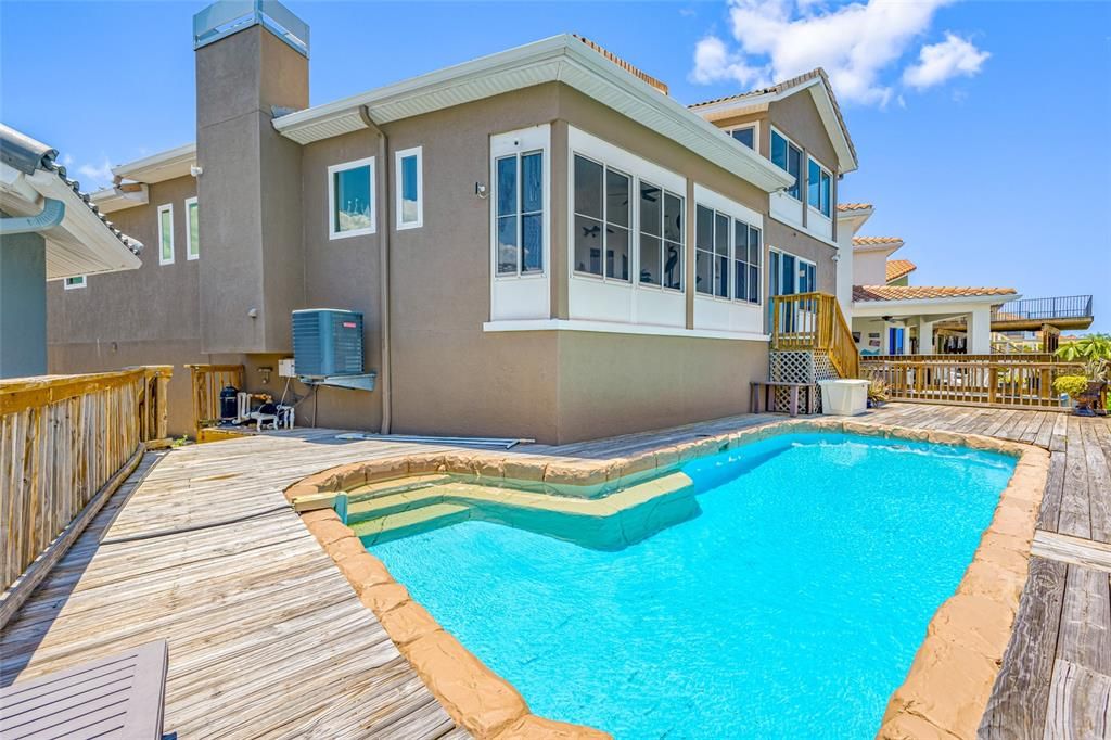 For Sale: $969,000 (5 beds, 5 baths, 2850 Square Feet)