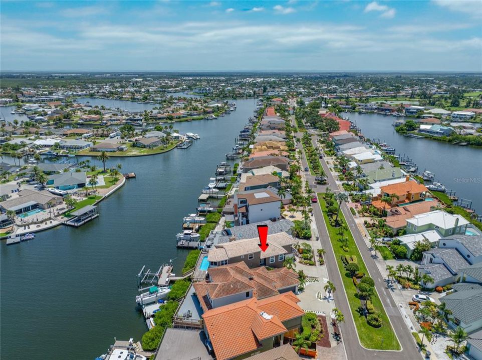 For Sale: $969,000 (5 beds, 5 baths, 2850 Square Feet)