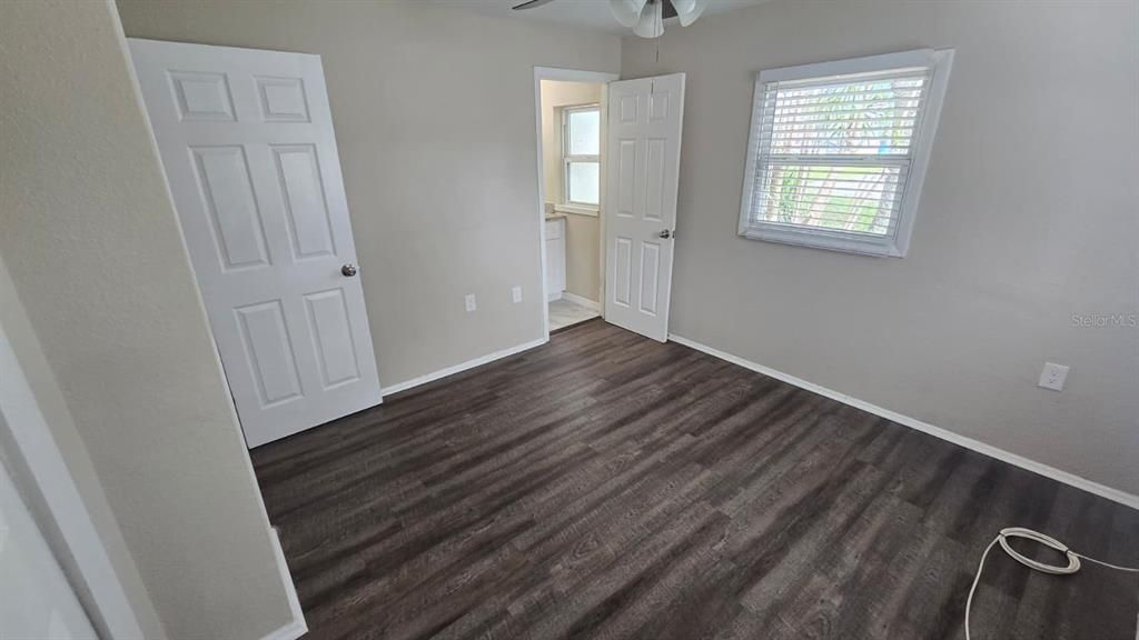 Active With Contract: $299,900 (5 beds, 2 baths, 1595 Square Feet)