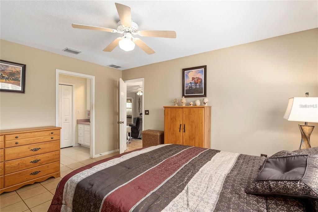 For Sale: $899,000 (3 beds, 2 baths, 1302 Square Feet)