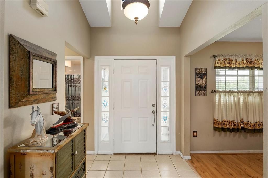 For Sale: $899,000 (3 beds, 2 baths, 1302 Square Feet)