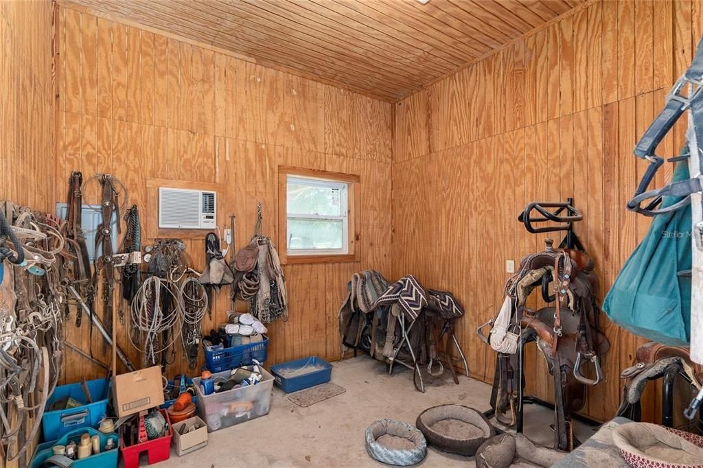 For Sale: $899,000 (3 beds, 2 baths, 1302 Square Feet)