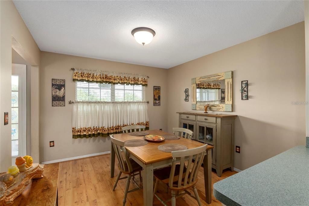 For Sale: $899,000 (3 beds, 2 baths, 1302 Square Feet)