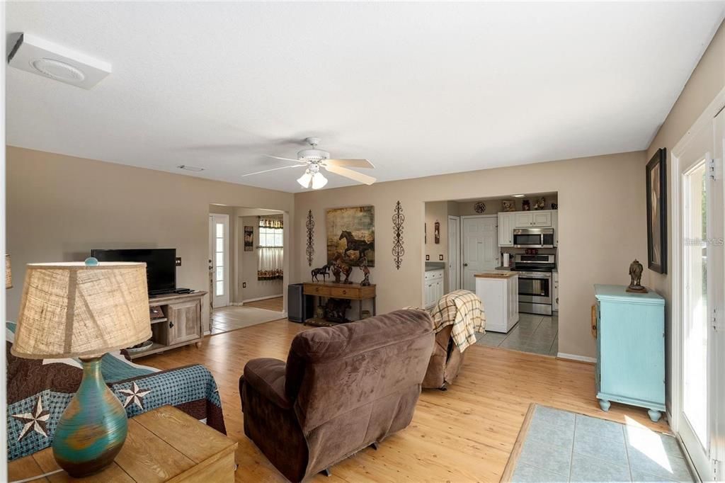 For Sale: $899,000 (3 beds, 2 baths, 1302 Square Feet)