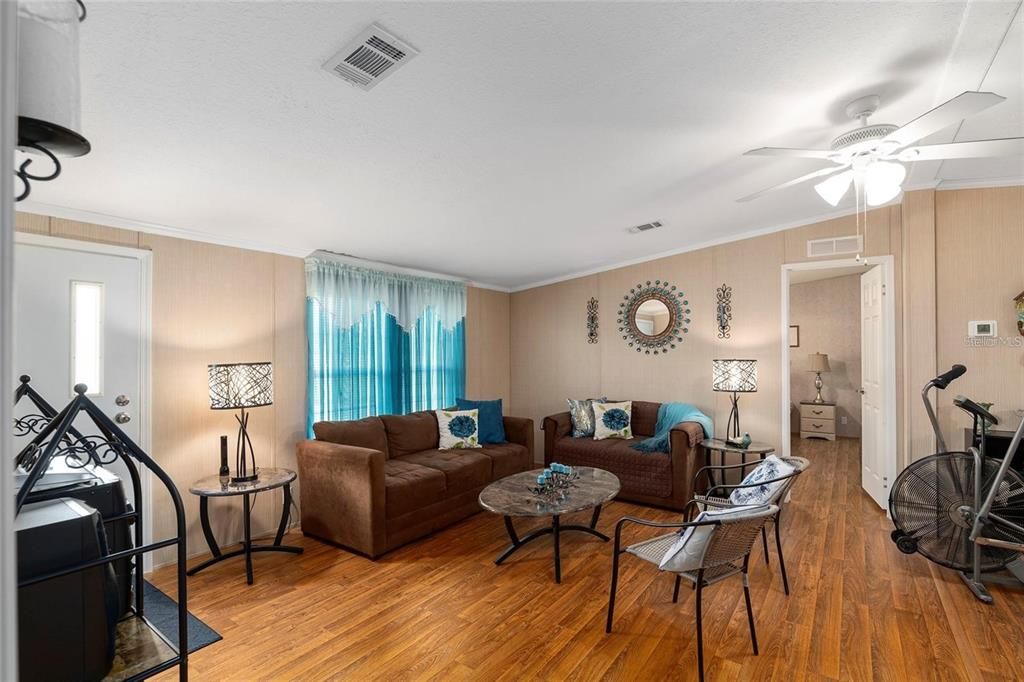 For Sale: $899,000 (3 beds, 2 baths, 1302 Square Feet)