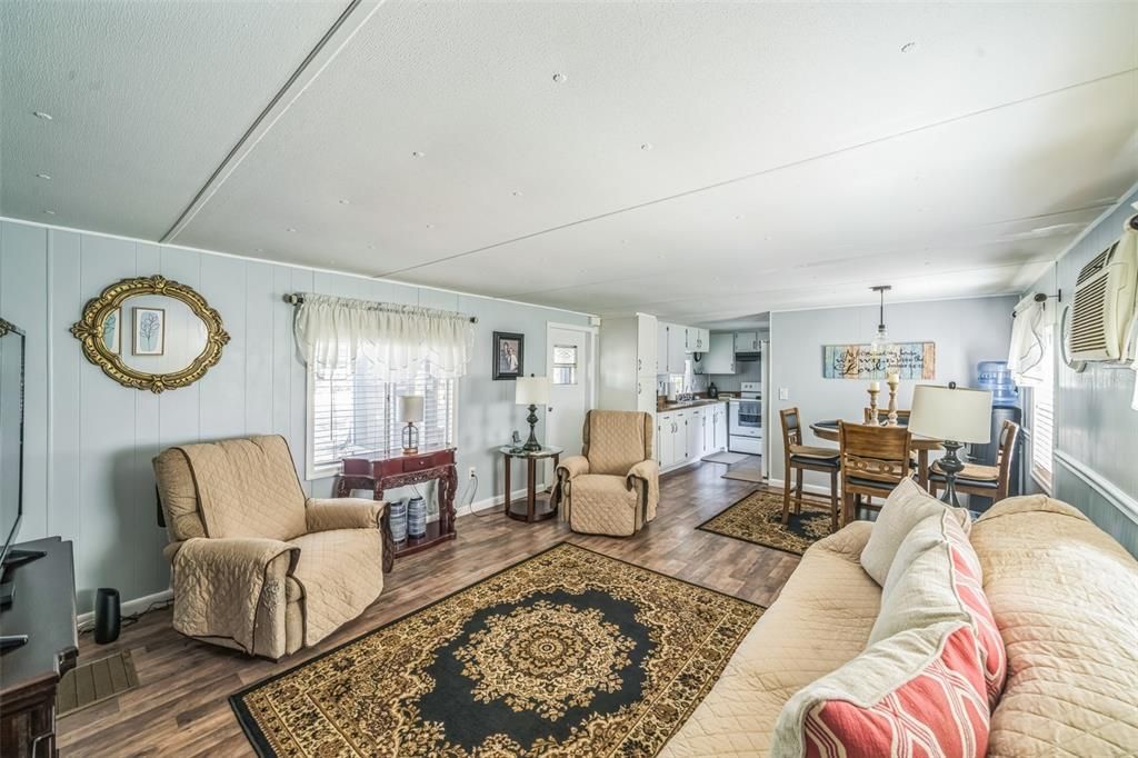 En Venta: $159,900 (2 camas, 2 baños, 784 Pies cuadrados)