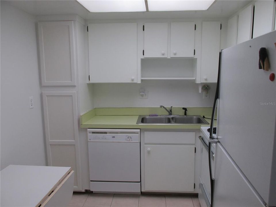For Rent: $2,300 (1 beds, 1 baths, 633 Square Feet)