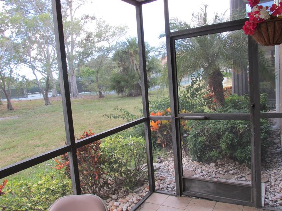 For Rent: $2,300 (1 beds, 1 baths, 633 Square Feet)