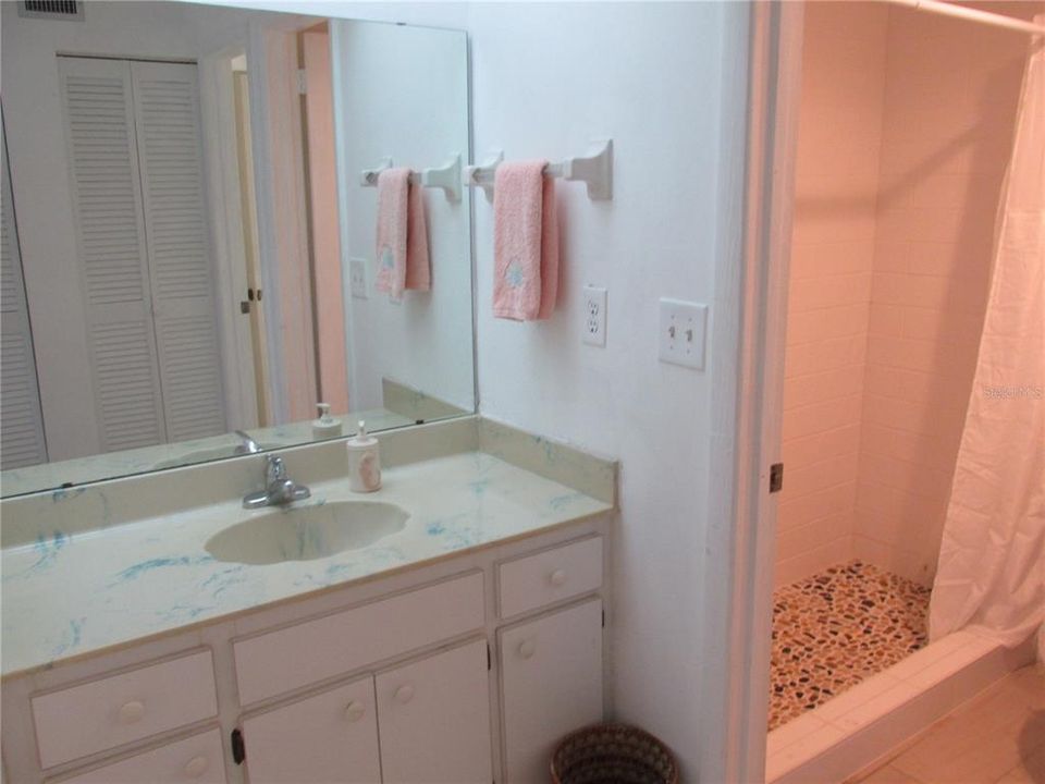 For Rent: $2,300 (1 beds, 1 baths, 633 Square Feet)