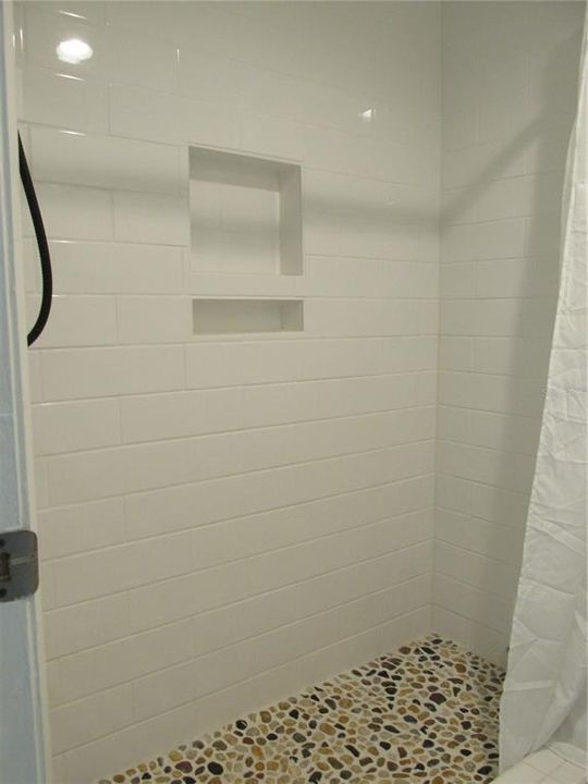 For Rent: $2,300 (1 beds, 1 baths, 633 Square Feet)