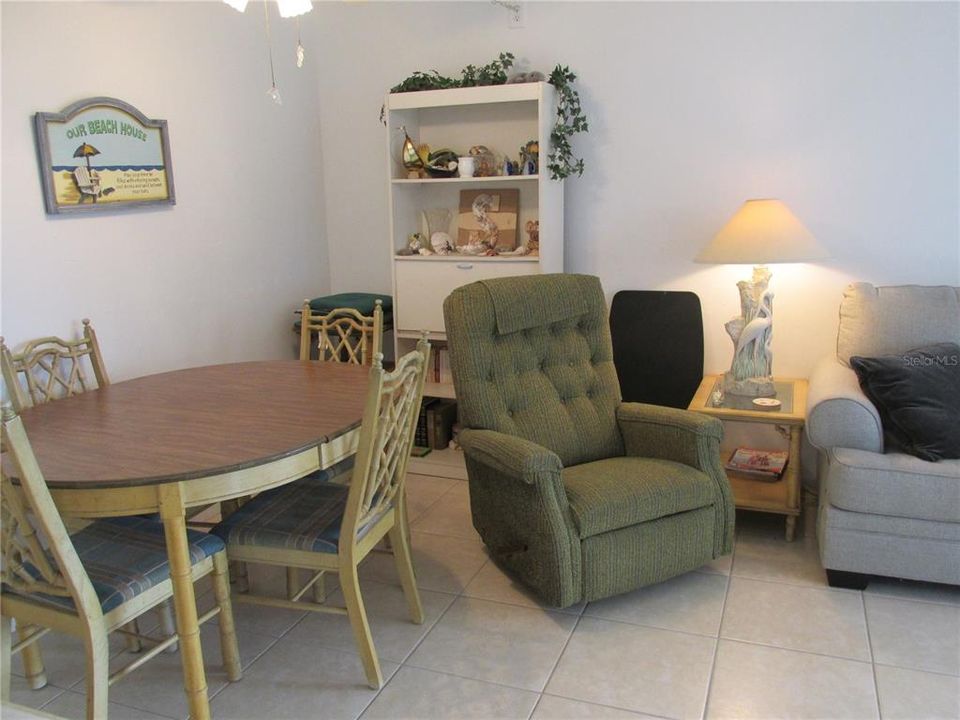 For Rent: $2,300 (1 beds, 1 baths, 633 Square Feet)