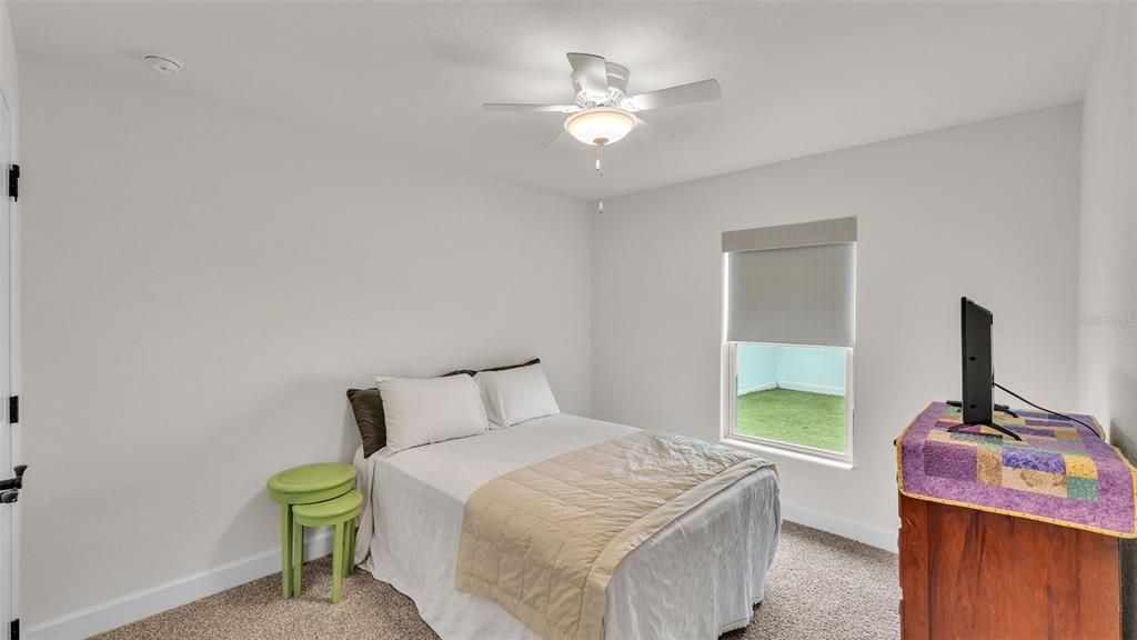 Под контрактом: $417,000 (4 спален, 3 ванн, 1936 Квадратных фут)