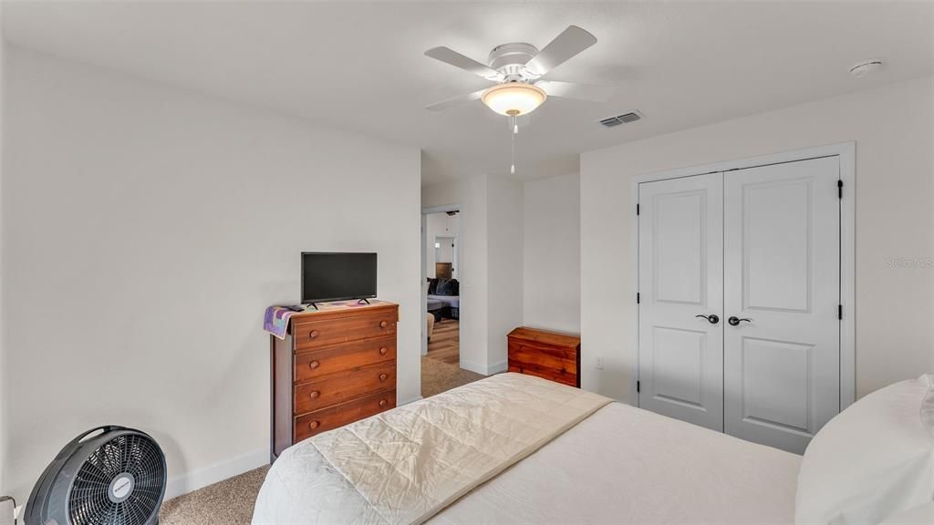 Под контрактом: $417,000 (4 спален, 3 ванн, 1936 Квадратных фут)