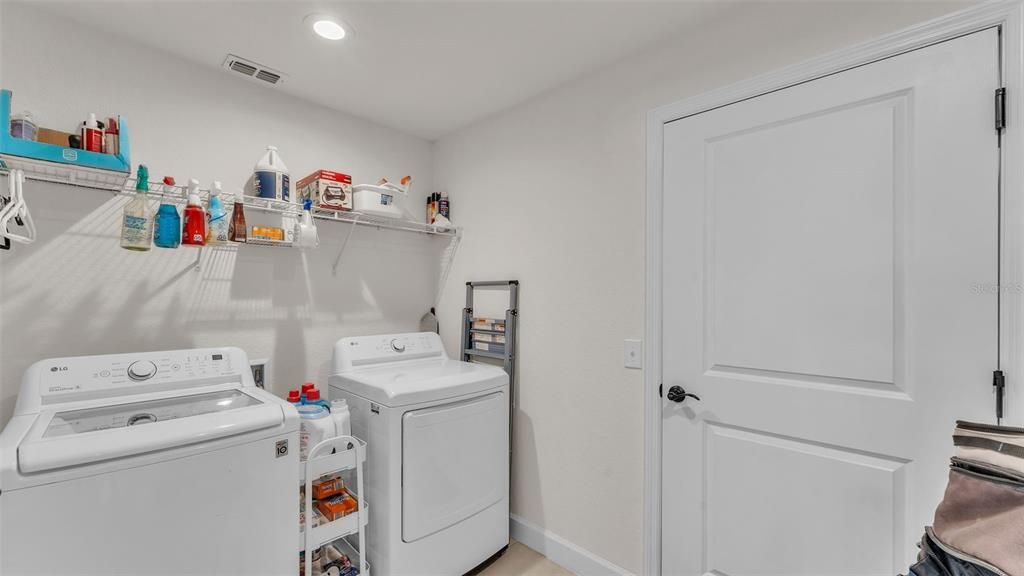 Под контрактом: $417,000 (4 спален, 3 ванн, 1936 Квадратных фут)