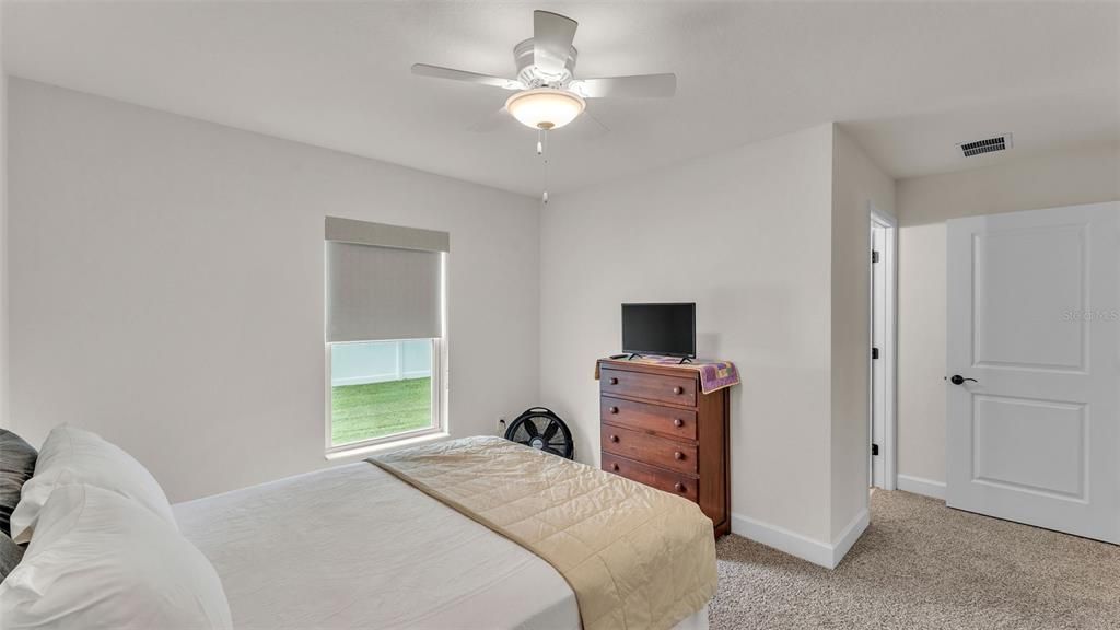 Под контрактом: $417,000 (4 спален, 3 ванн, 1936 Квадратных фут)