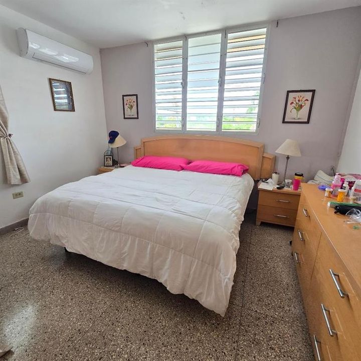 Под контрактом: $415,000 (5 спален, 3 ванн, 2180 Квадратных фут)