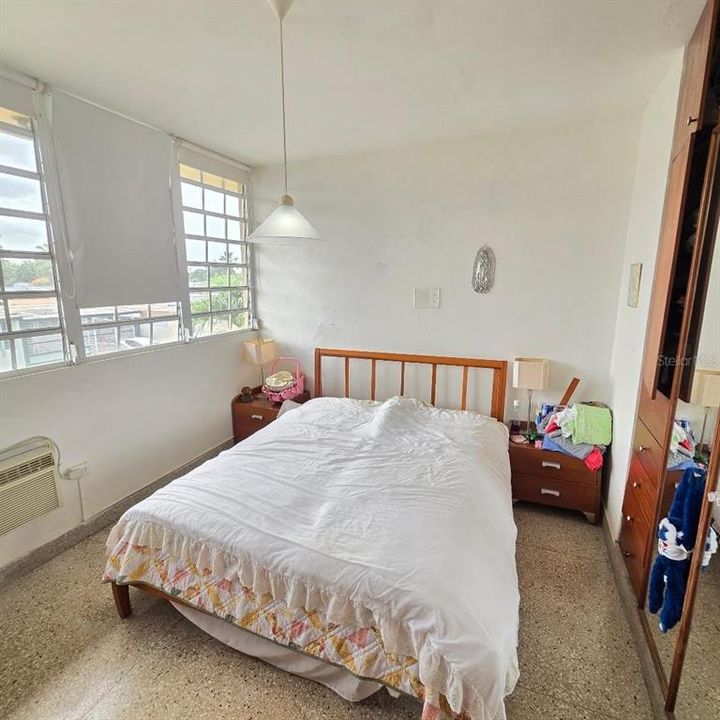 Под контрактом: $415,000 (5 спален, 3 ванн, 2180 Квадратных фут)