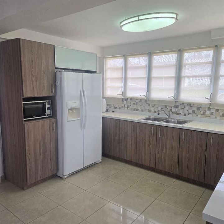 Под контрактом: $415,000 (5 спален, 3 ванн, 2180 Квадратных фут)