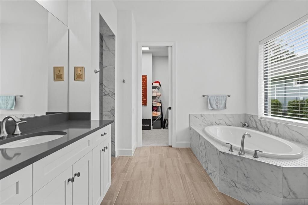 For Sale: $839,900 (4 beds, 3 baths, 2760 Square Feet)