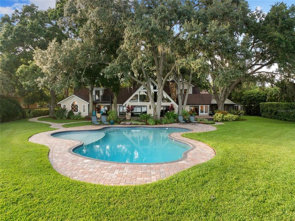 Active With Contract: $2,875,000 (6 beds, 5 baths, 6209 Square Feet)