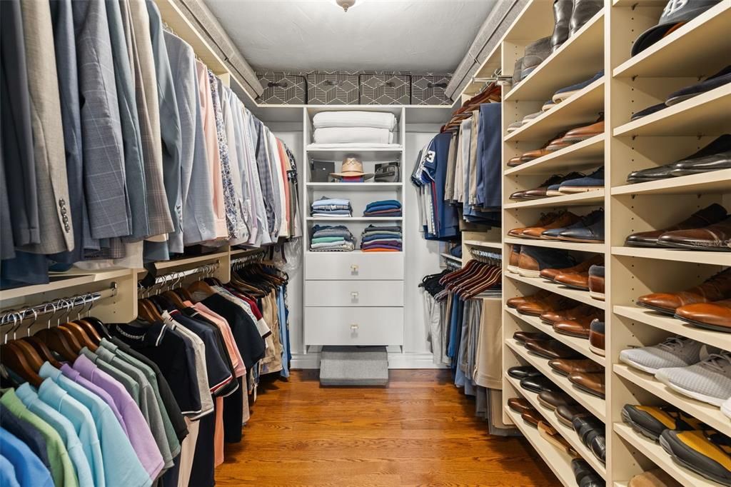 Active With Contract: $2,875,000 (6 beds, 5 baths, 6209 Square Feet)