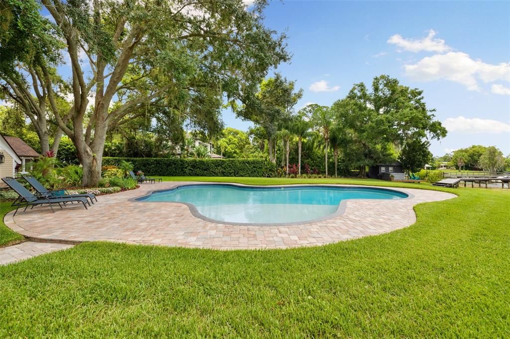 Active With Contract: $2,875,000 (6 beds, 5 baths, 6209 Square Feet)