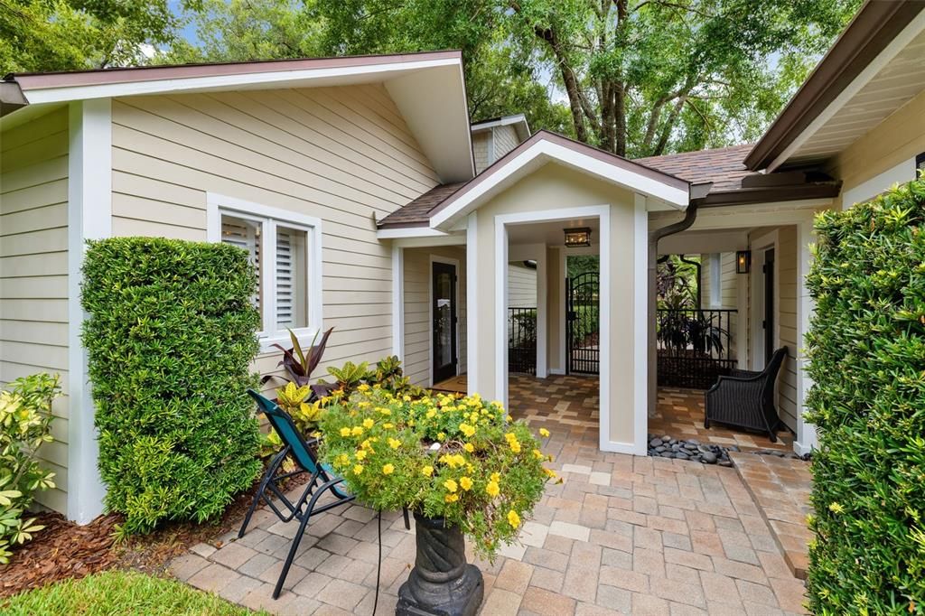 Active With Contract: $2,875,000 (6 beds, 5 baths, 6209 Square Feet)