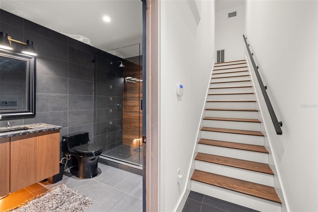 Active With Contract: $2,875,000 (6 beds, 5 baths, 6209 Square Feet)