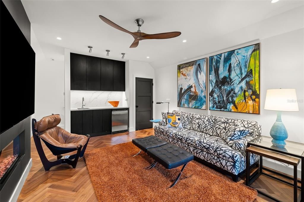 Active With Contract: $2,875,000 (6 beds, 5 baths, 6209 Square Feet)