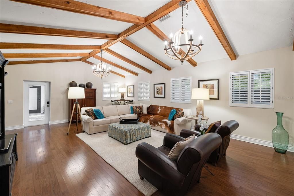 Active With Contract: $2,875,000 (6 beds, 5 baths, 6209 Square Feet)