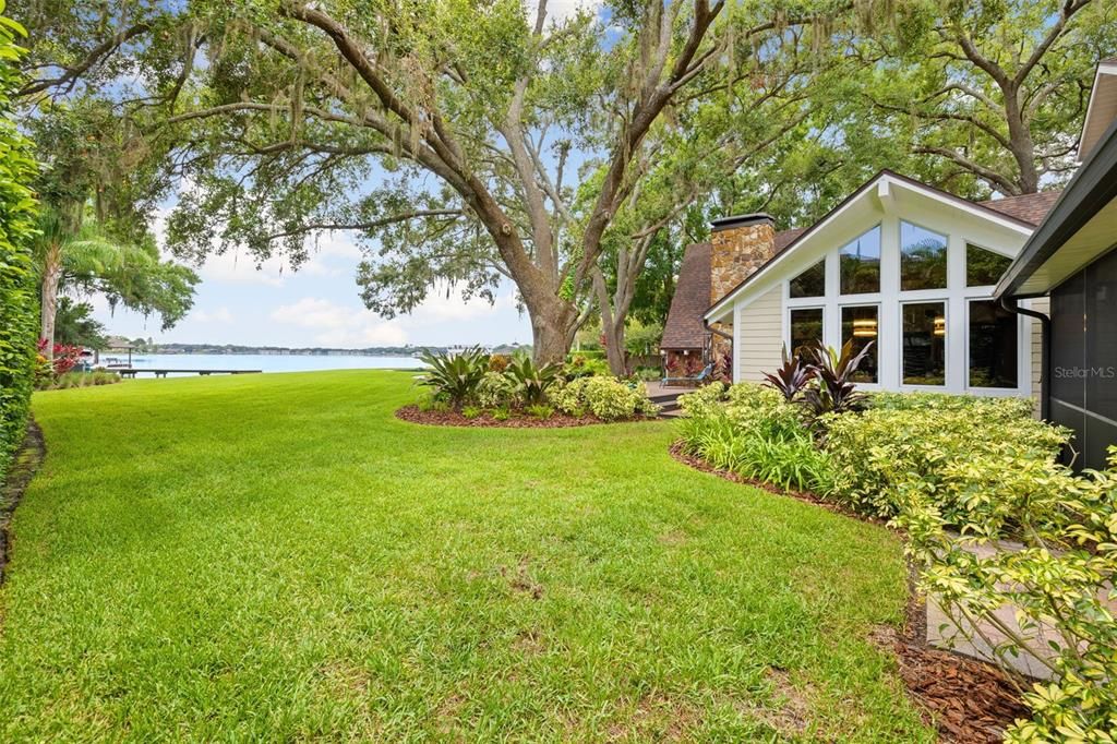 Active With Contract: $2,875,000 (6 beds, 5 baths, 6209 Square Feet)