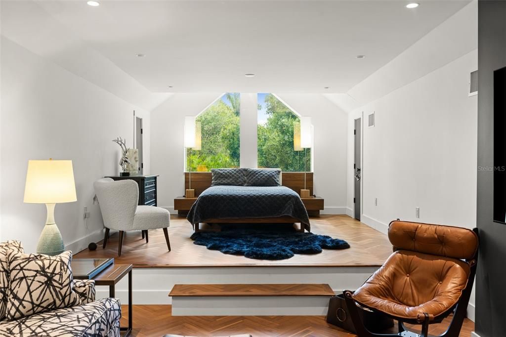 Active With Contract: $2,875,000 (6 beds, 5 baths, 6209 Square Feet)