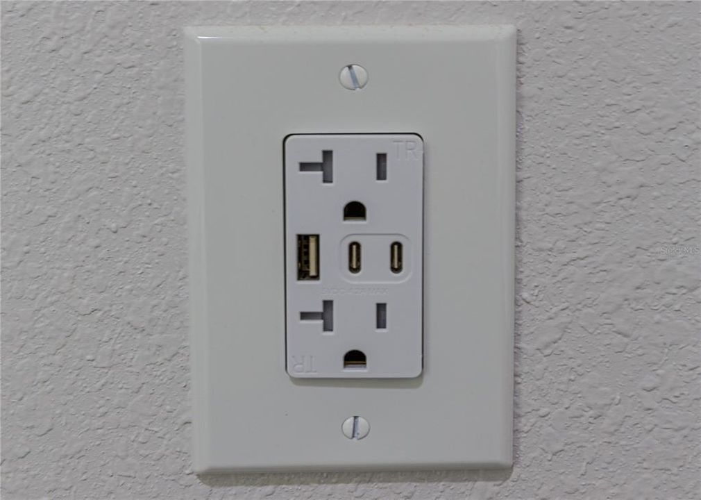 出租: $2,500 (4 贝兹, 2 浴室, 1648 平方英尺)