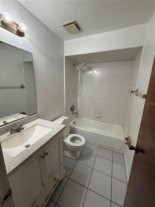 В аренду: $1,200 (2 спален, 1 ванн, 900 Квадратных фут)