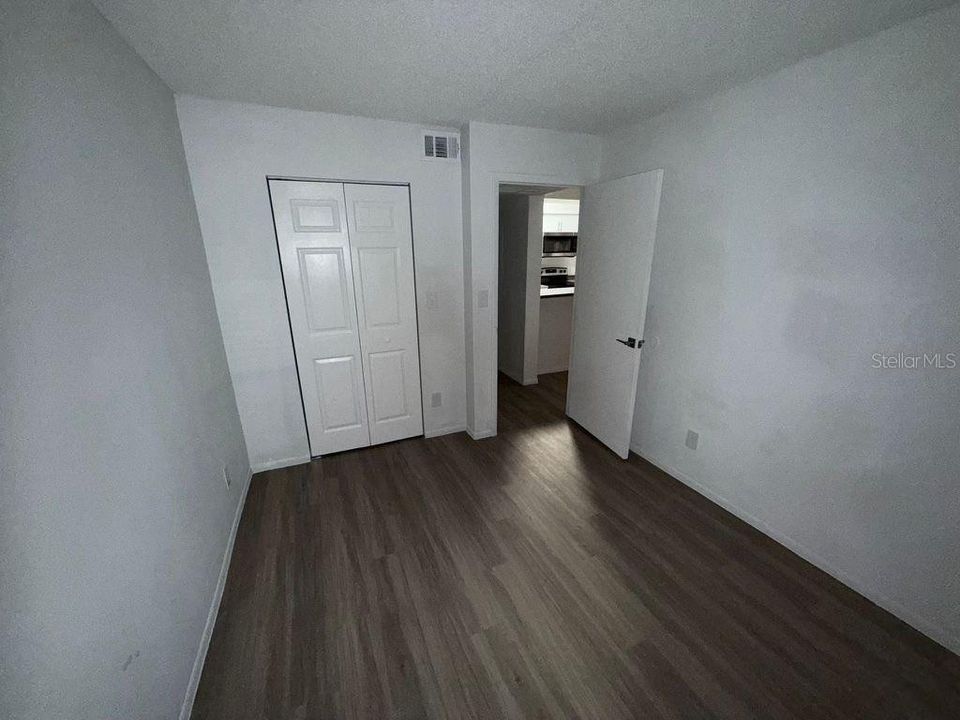 待售: $166,000 (2 贝兹, 2 浴室, 1018 平方英尺)