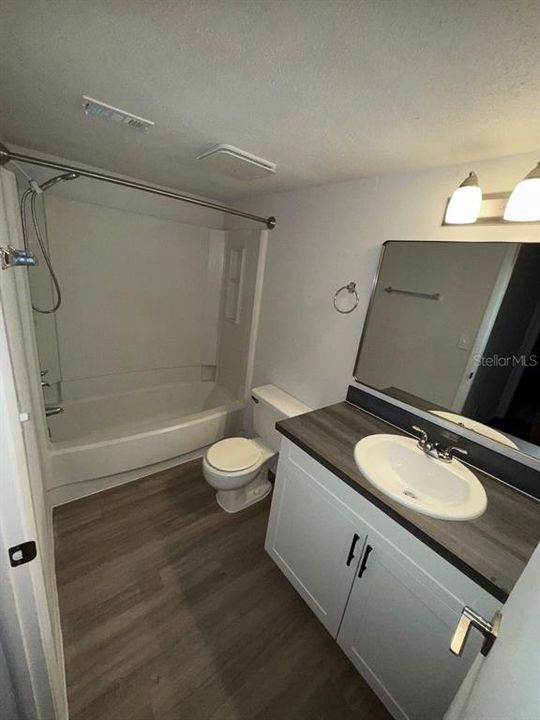 待售: $166,000 (2 贝兹, 2 浴室, 1018 平方英尺)