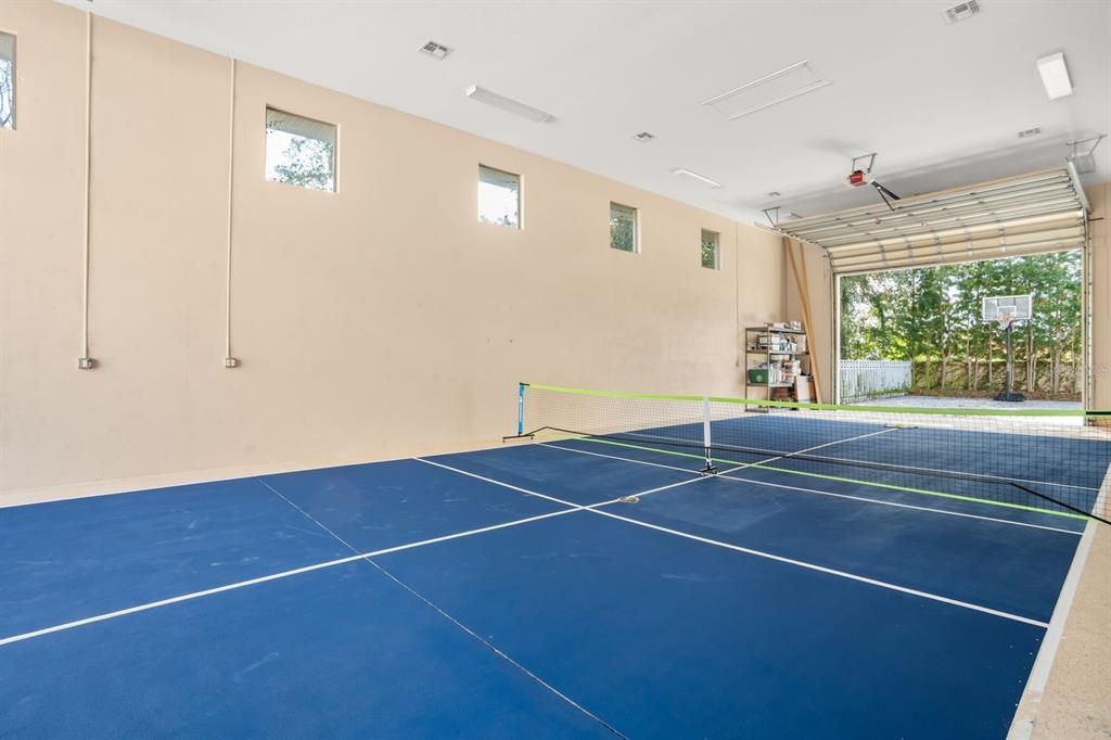 Под контрактом: $2,380,000 (6 спален, 5 ванн, 7538 Квадратных фут)