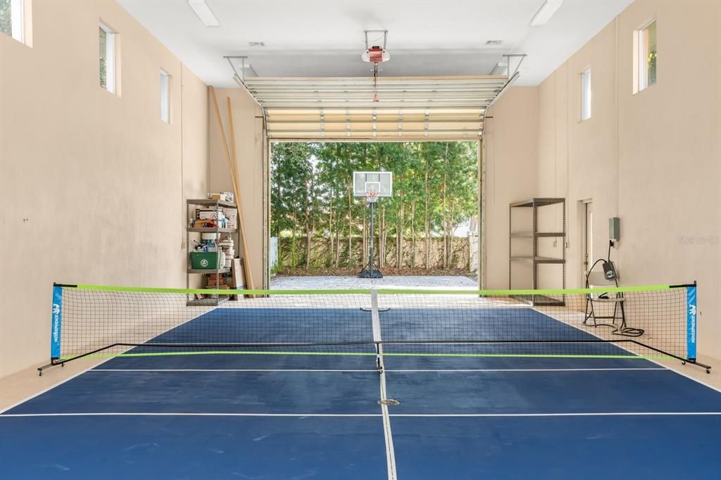 Под контрактом: $2,380,000 (6 спален, 5 ванн, 7538 Квадратных фут)