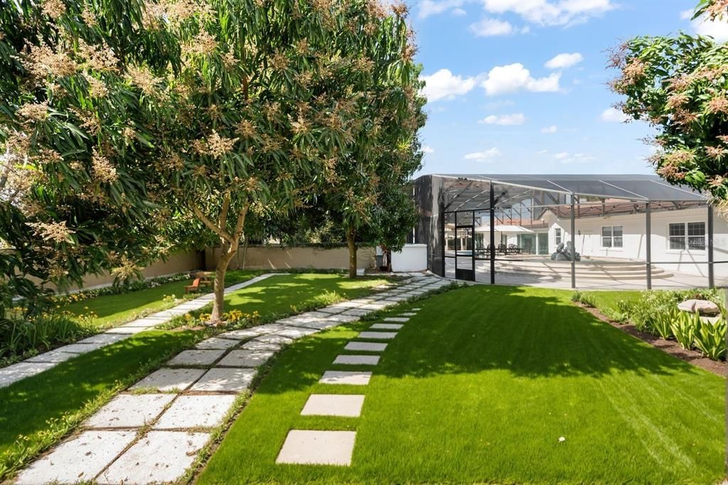 Под контрактом: $2,380,000 (6 спален, 5 ванн, 7538 Квадратных фут)