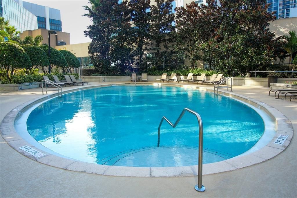 For Sale: $355,000 (2 beds, 2 baths, 1261 Square Feet)