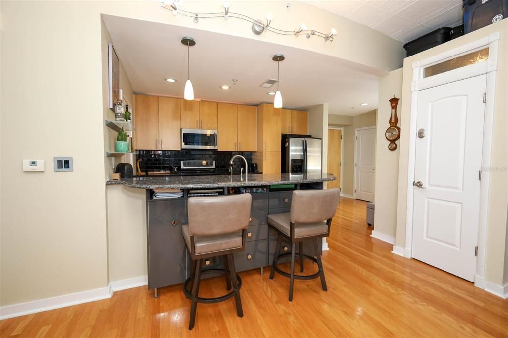 For Sale: $355,000 (2 beds, 2 baths, 1261 Square Feet)