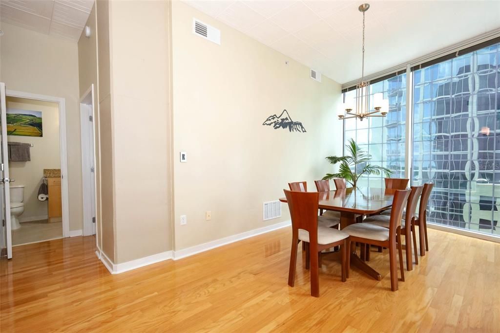 For Sale: $355,000 (2 beds, 2 baths, 1261 Square Feet)