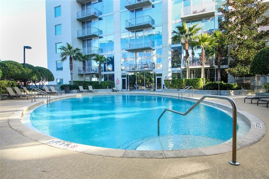 For Sale: $355,000 (2 beds, 2 baths, 1261 Square Feet)