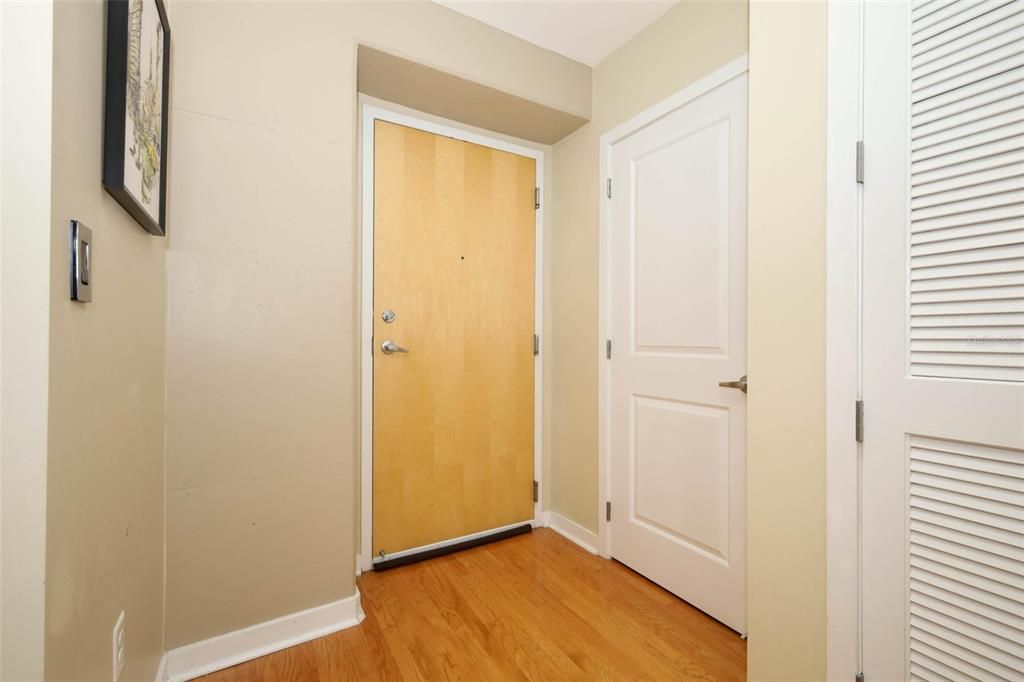 For Sale: $355,000 (2 beds, 2 baths, 1261 Square Feet)