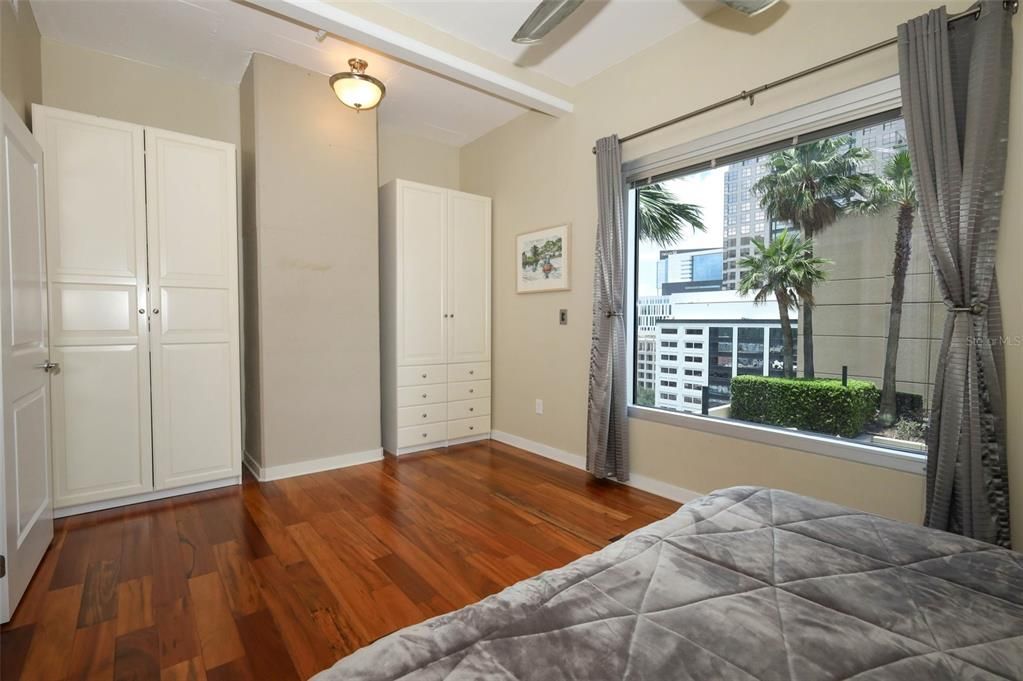 For Sale: $355,000 (2 beds, 2 baths, 1261 Square Feet)